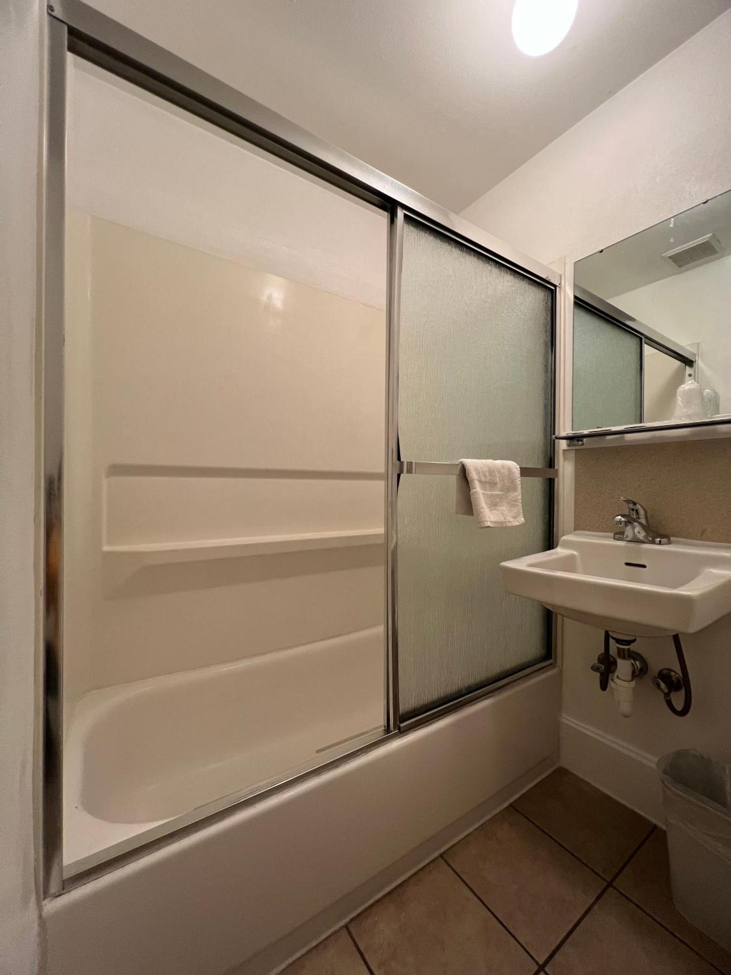 Columbus Motor Inn Seattle Bagian luar foto